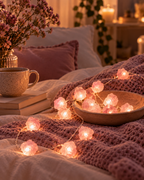 Luces de piedras de cuarzo rosa encendidas en un ambiente cálido