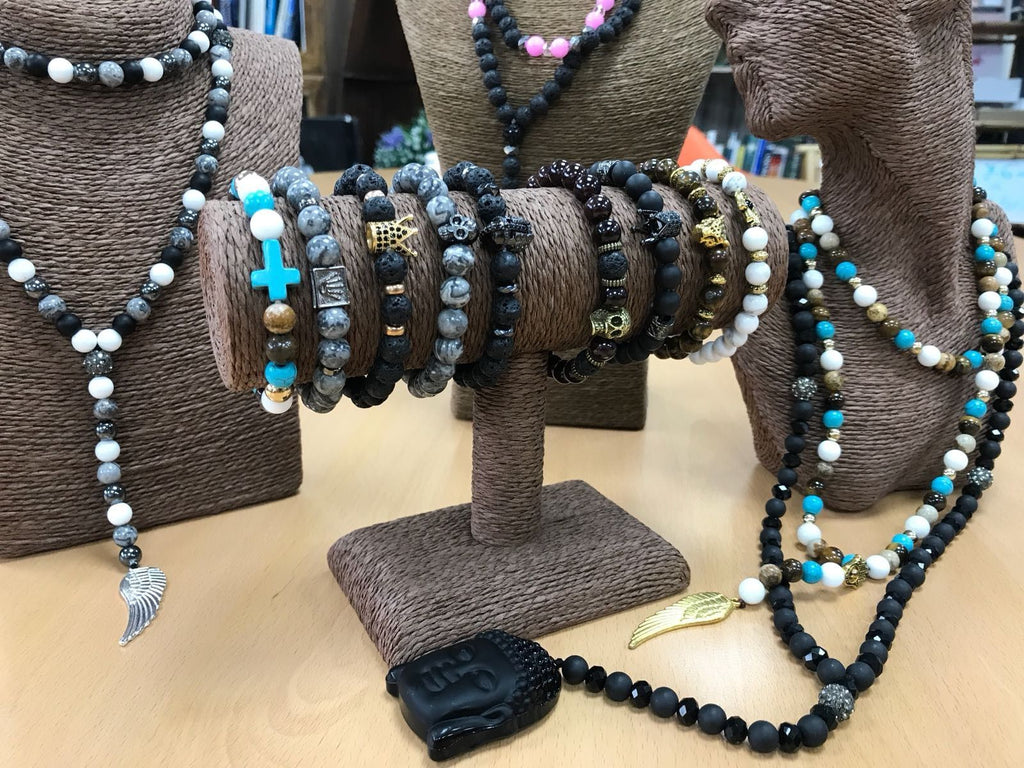 Hamsa de oro / piedra blanca - pulsera de piedras preciosas