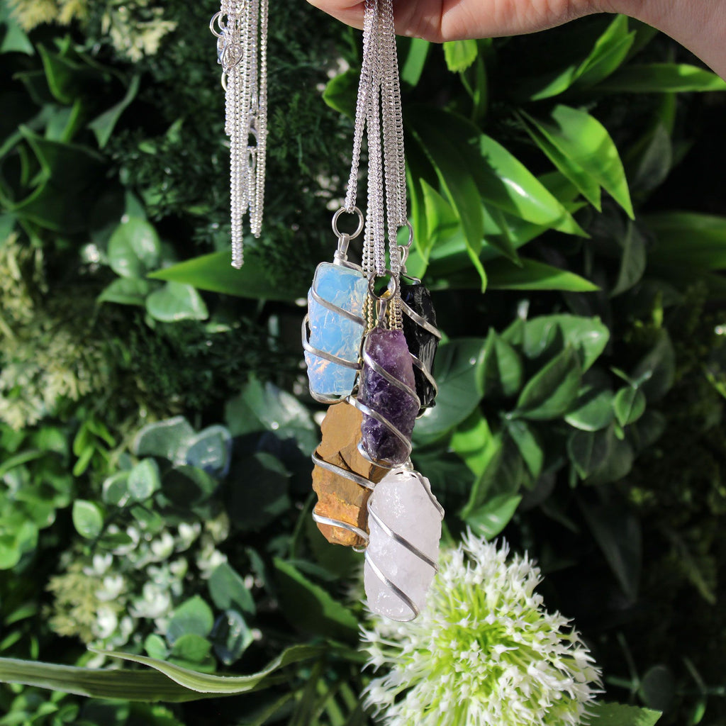 Collar de gemas envueltas en espiral - Opalita en bruto